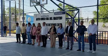 Conmemoran autoridades d&iacute;a del maestro