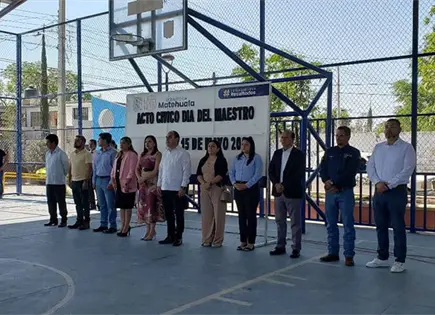 Conmemoran autoridades d&iacute;a del maestro