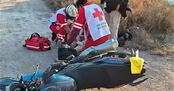 Se accidenta mujer en motocicleta
