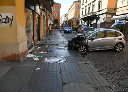 Conductor italiano causa heridas graves a peatones en M&oacute;dena
