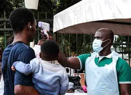 El brote de &eacute;bola brinc&oacute; a Uganda