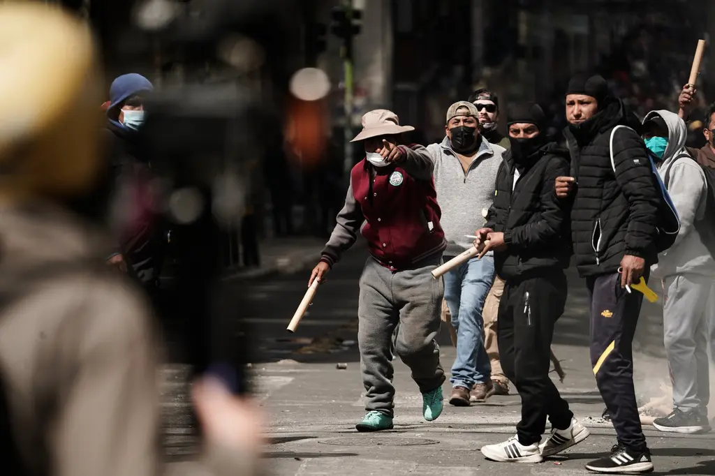 Choques en La Paz: manifestantes exigen renuncia del presidente