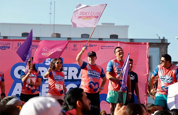 Más de 2 mil atletas corren la Carrera por la Familia del DIF