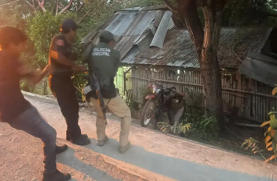 Motociclista cae a un bordo en Tamuín