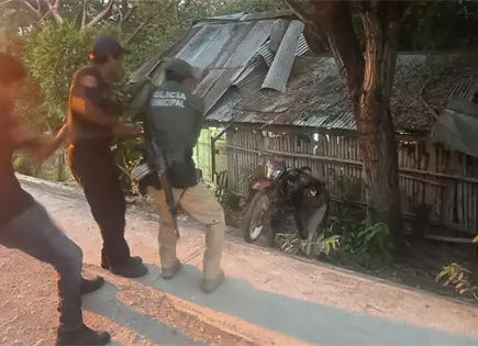 Motociclista cae a un bordo en Tamuín Motociclista cae a un bordo en Tamuín