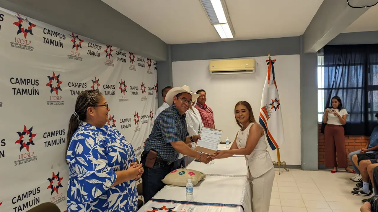 Titulación sin costo llega a egresados de la UICSLP