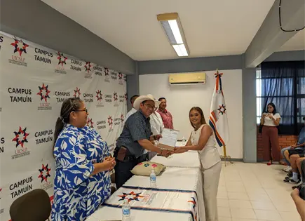 Titulación sin costo llega a egresados de la UICSLP Titulación sin costo llega a egresados de la UICSLP