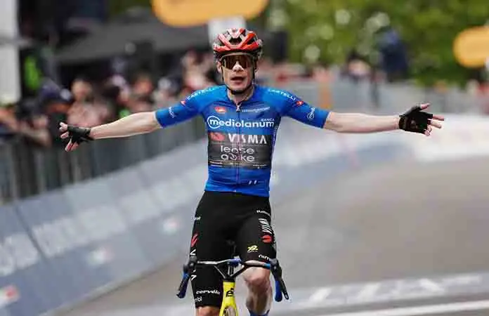 Vingegaard arrasa en novena etapa del Giro