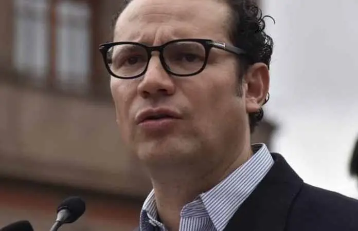 "Vive la entidadderrumbe político"