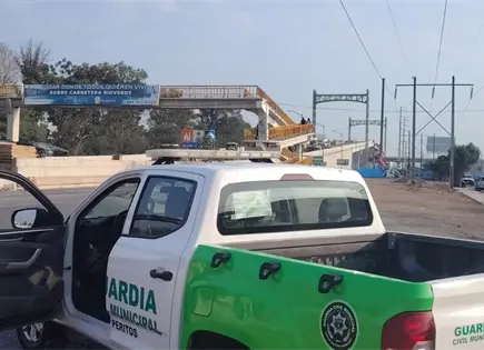 Cierran laterales de Circuito Potos&iacute; por maniobras en puente