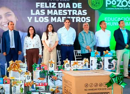 Juan Carlos Valladares se compromete con el magisterio potosino Juan Carlos Valladares se compromete con el magisterio potosino