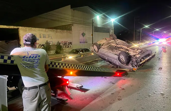 Volcaduras en la ciudad dejan fuertes daños