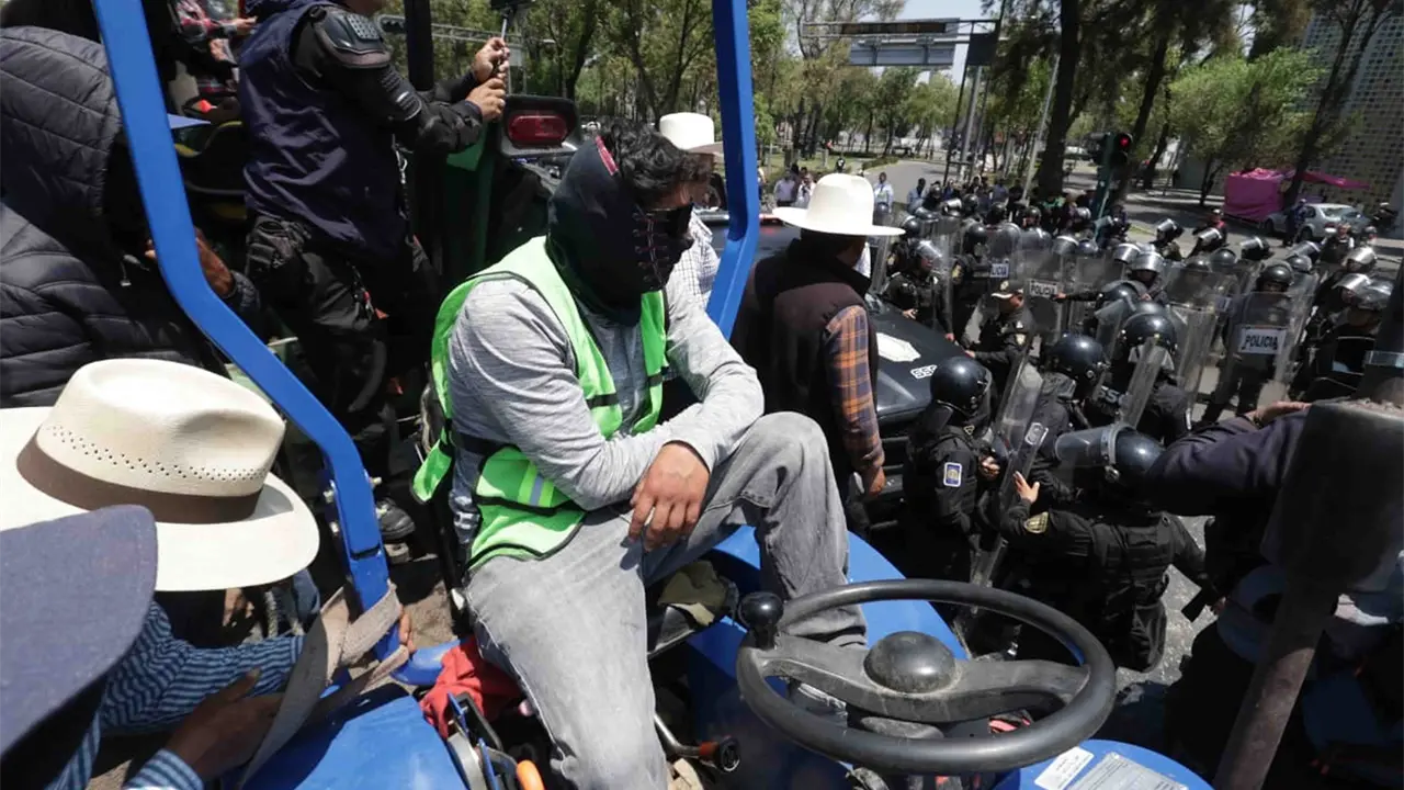Agricultores bloquearon varias horas Paseo de la Reforma