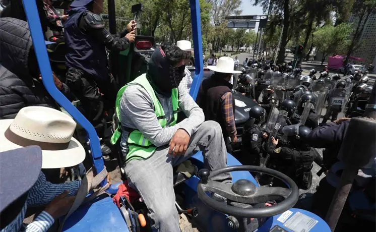 Agricultores bloquearon varias horas Paseo de la Reforma