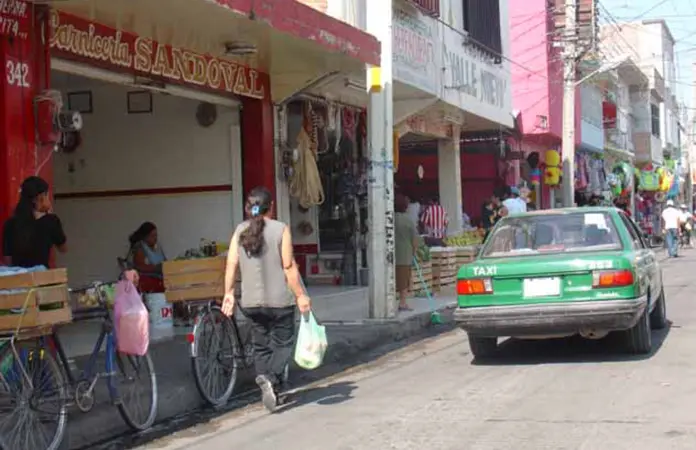 Llaman a comerciantes a pagar sus refrendos