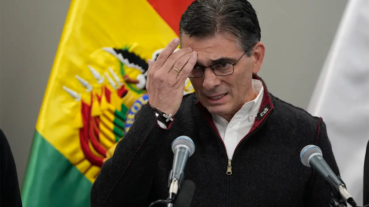 Presidente boliviano descarta renuncia y anuncia diálogo con sectores