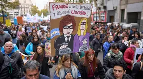 Protesta en Buenos Aires contra recorte en salud de Milei