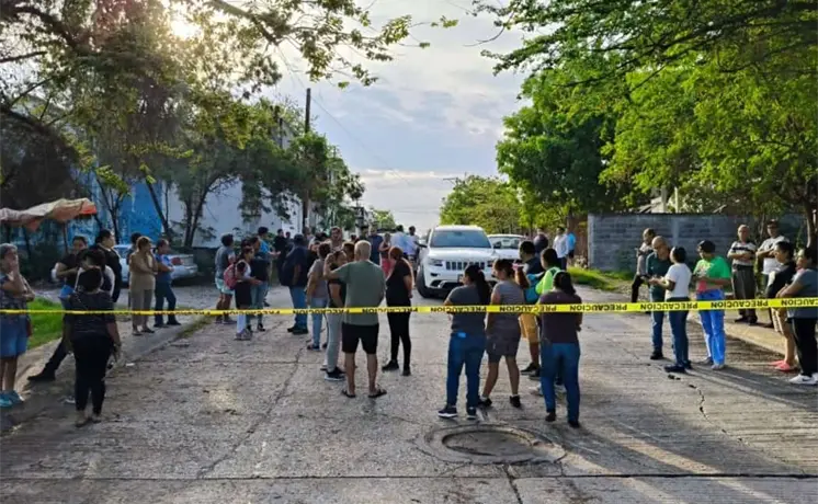 Protestan contra constructora de viviendas del Bienestar en Valles