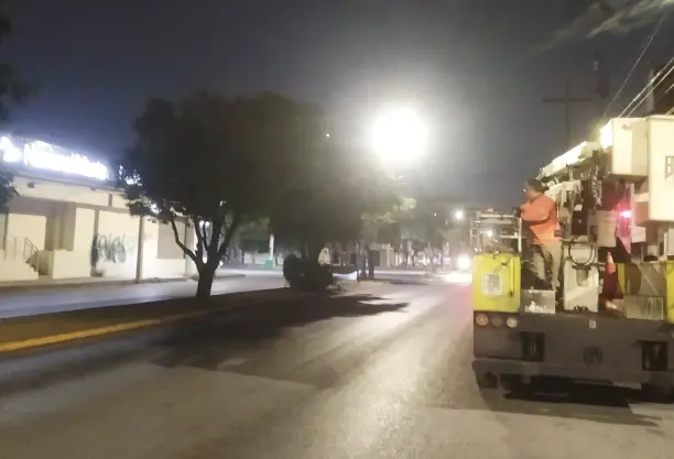Reparan alumbrado en Salvador Nava y Mariano Jiménez