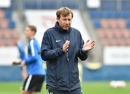 UEFA sanciona a Petr Vlachovsky por grabar jugadoras en vestuario UEFA sanciona a Petr Vlachovsky por grabar jugadoras en vestuario