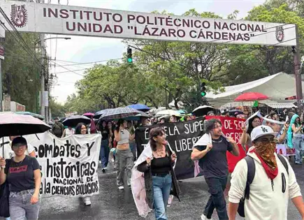 Estudiantes del IPN bloquean Circuito Interior en CDMX Estudiantes del IPN bloquean Circuito Interior en CDMX