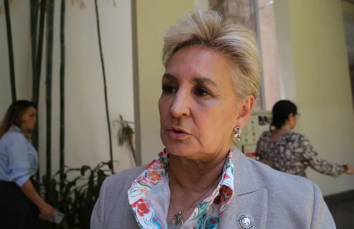Agresión contra médicos, resultado de crisis en salud