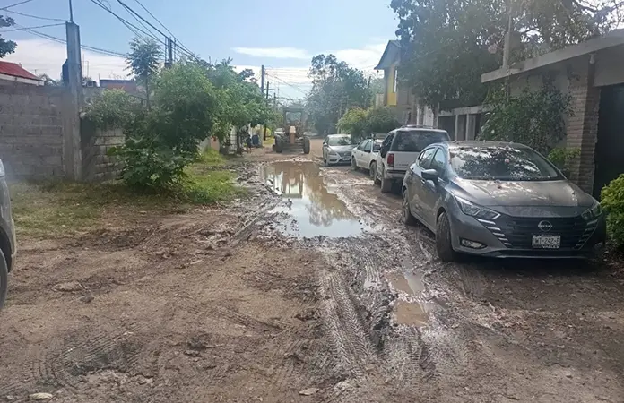 Obra de drenaje genera severo foco insalubre