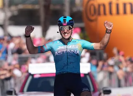 Alberto Bettiol gana la etapa 13 del Giro Alberto Bettiol gana la etapa 13 del Giro