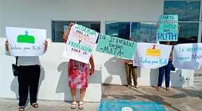 Mujer se manifiesta en Centro Integral de Justicia