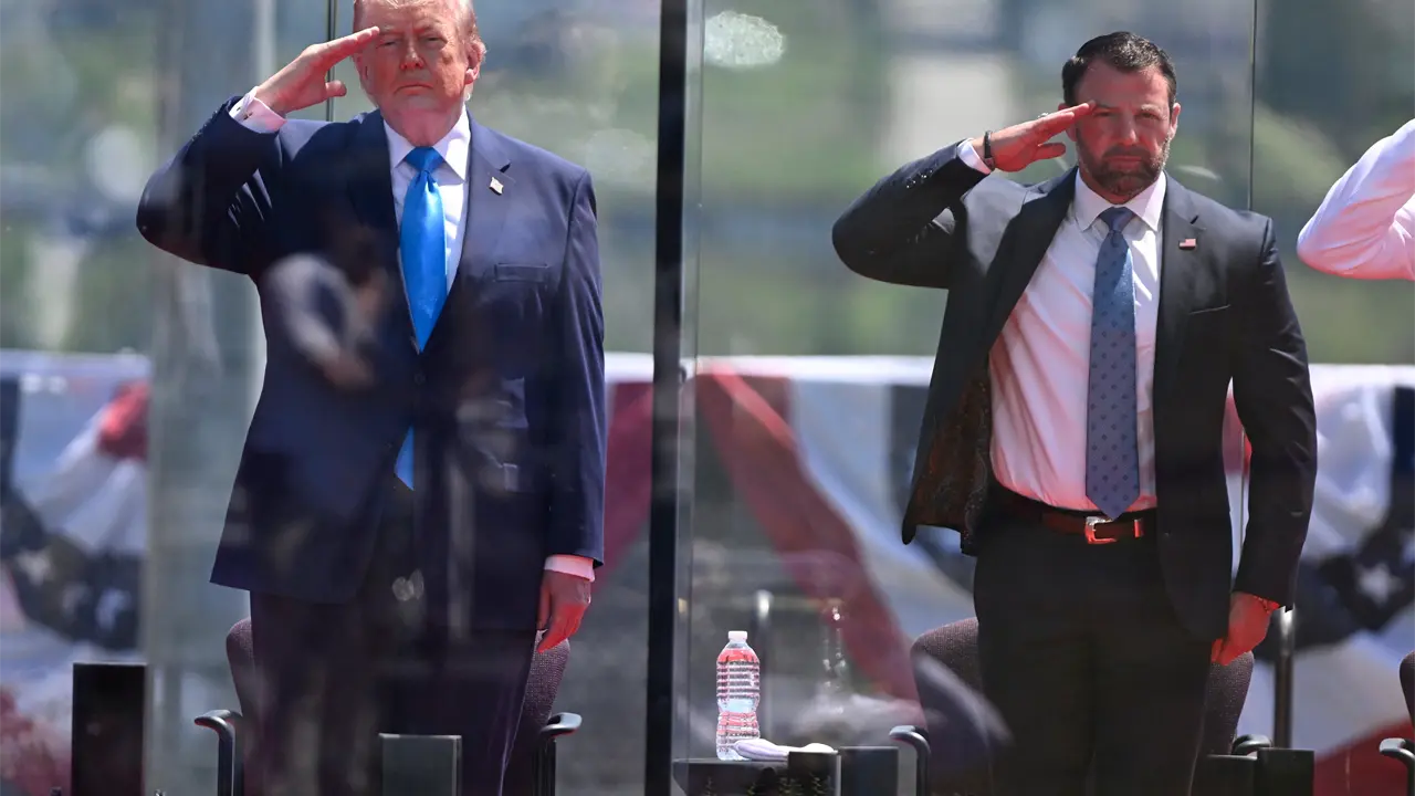 Amenaza de Trump a aeropuertos de ciudades santuario provoca inquietud en la industria de viajes