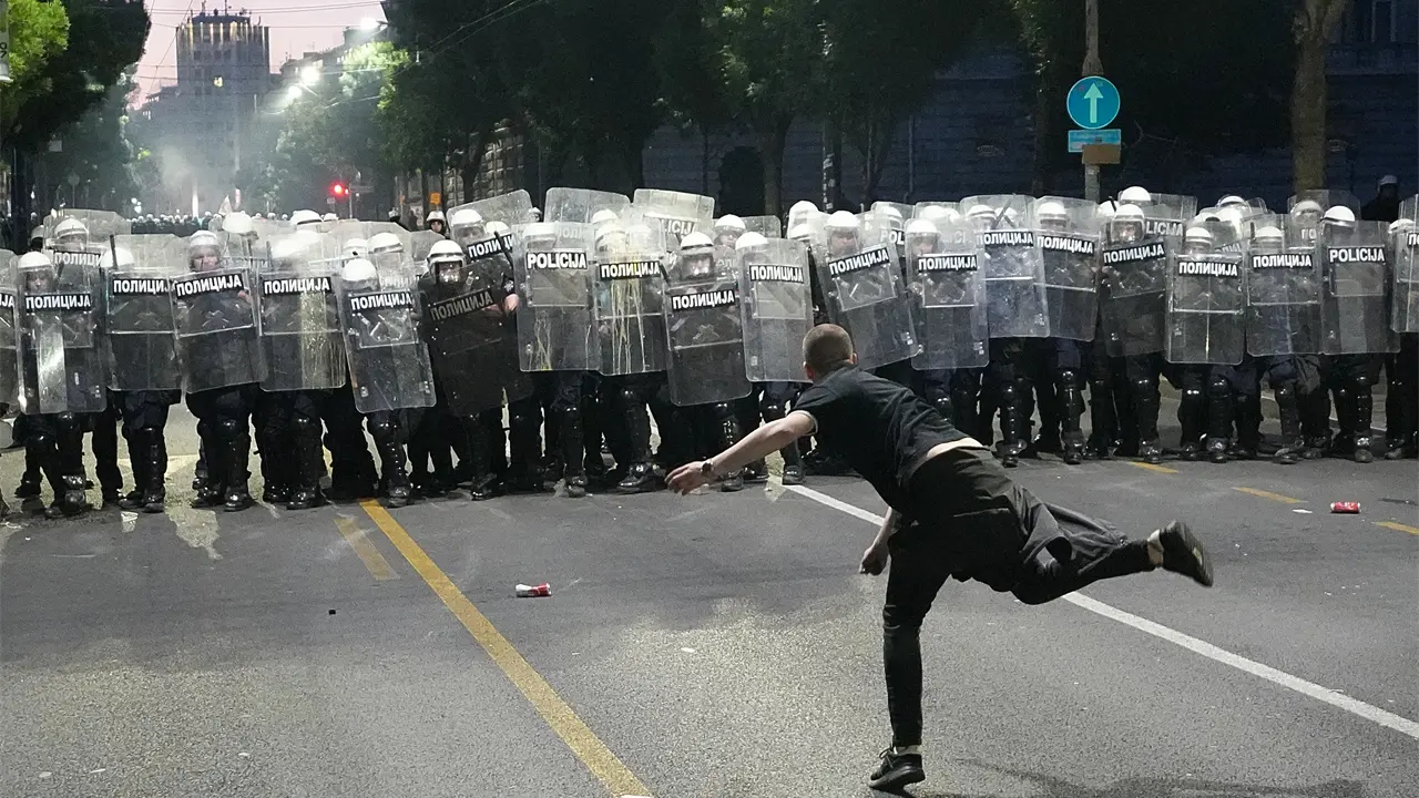 Protestas en Belgrado exigen elecciones anticipadas y justicia