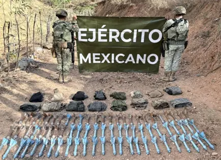 Aseguran explosivos y equipo táctico en la sierra de Badiraguato Aseguran explosivos y equipo táctico en la sierra de Badiraguato