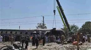 Estalla bomba al paso de un tren en Pakistán Estalla bomba al paso de un tren en Pakistán