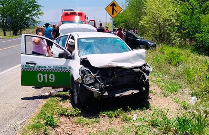 Fallece pasajera de taxi en choque carretero Fallece pasajera de taxi en choque carretero
