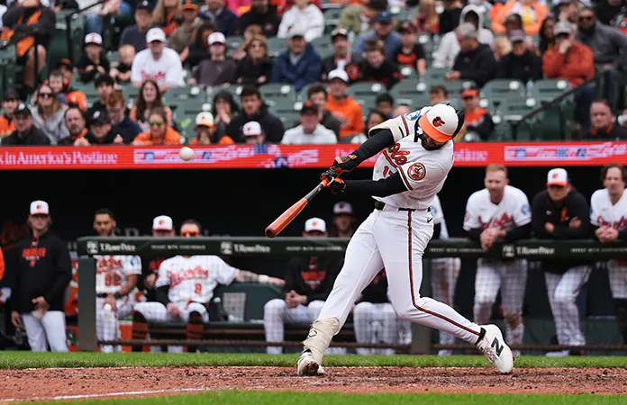 Jonrón de Cowser da triunfo a Orioles