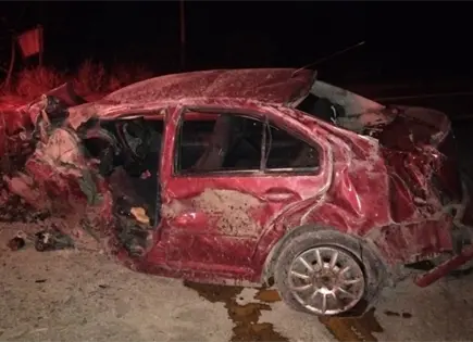 Muere conductor tras choque contra doble remolque