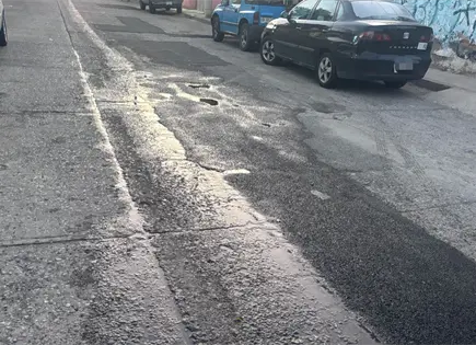 Vecinos de Las Piedras denuncian fuga sin reparar desde hace un a&ntilde;o