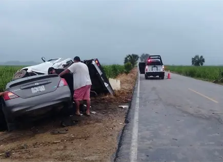Aparatoso choque deja tres heridos en la Valles-Naranjo