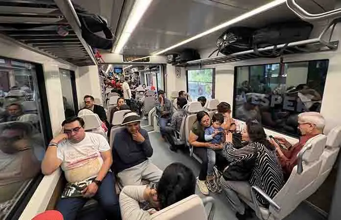 Con fallas, tren al AIFA llega al mes