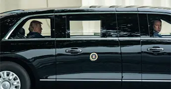 Donald Trump se somete a examen m&eacute;dico en Walter Reed