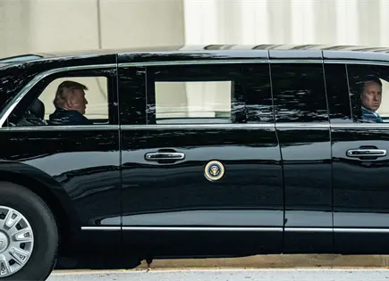 Donald Trump se somete a examen m&eacute;dico en Walter Reed