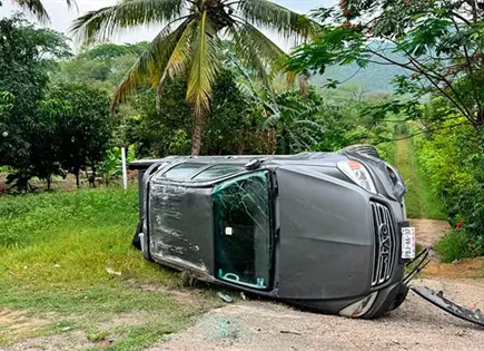 Empleados del RAN sufren aparatoso accidente