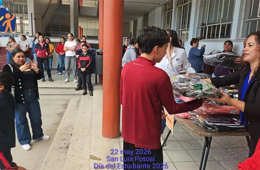 Fundaci&oacute;n Ciudad Maderas entrega apoyos en el marco del D&iacute;a del Estudiante en SLP