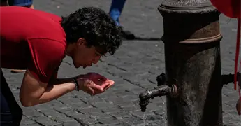 Reino Unido rompe r&eacute;cord de temperatura y emite alerta &aacute;mbar