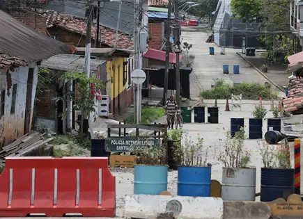 Ataque ELN hiere a 12 soldados en La Guajira: ministro S&aacute;nchez