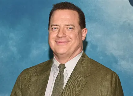 Brendan Fraser posa con sus hijos en alfombra roja del estreno Pressure