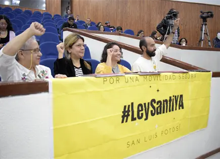 Colectivos llevan retraso en la Ley Santi al TEESLP Colectivos llevan retraso en la Ley Santi al TEESLP