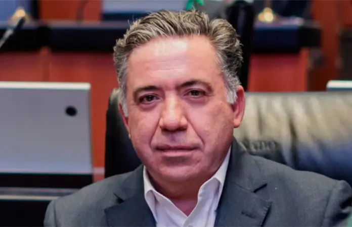Enrique Inzunza comparece ante FGR: acudió sin abogado