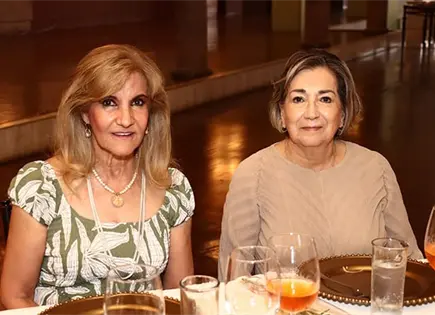 FESTEJAN A LAS MAMÁS EN LA LONJA FESTEJAN A LAS MAMÁS EN LA LONJA