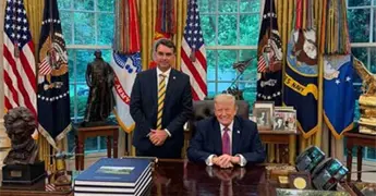 Hijo de Jair Bolsonaro se re&uacute;ne con Trump